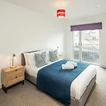 Modern 2 Bed Flat Near O2 & Canary Wharf