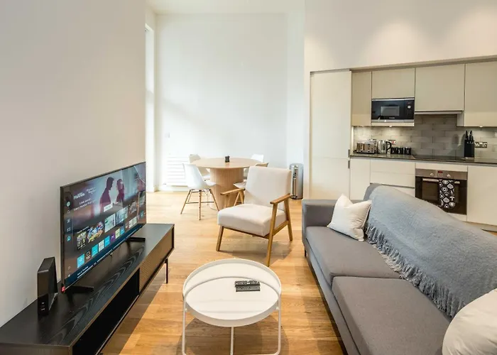 Modern 2 Bed Flat Near O2 & Canary Wharf