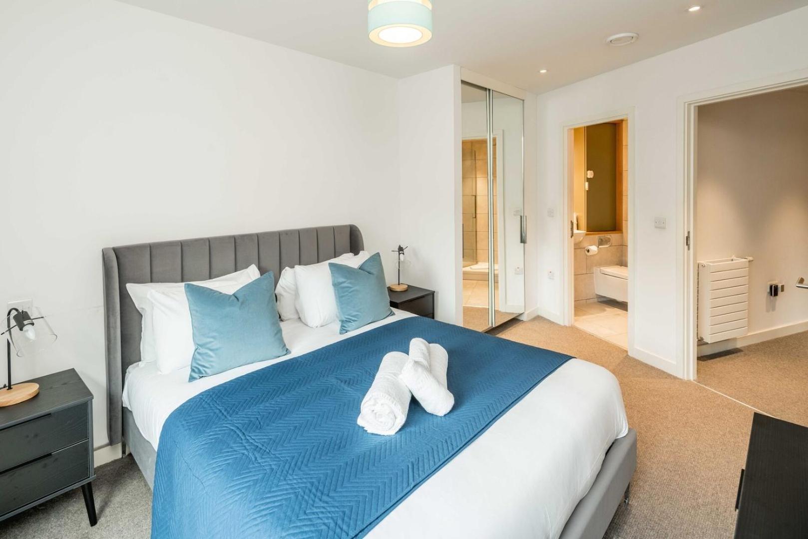 Modern 2 Bed Flat Near O2 & Canary Wharf *